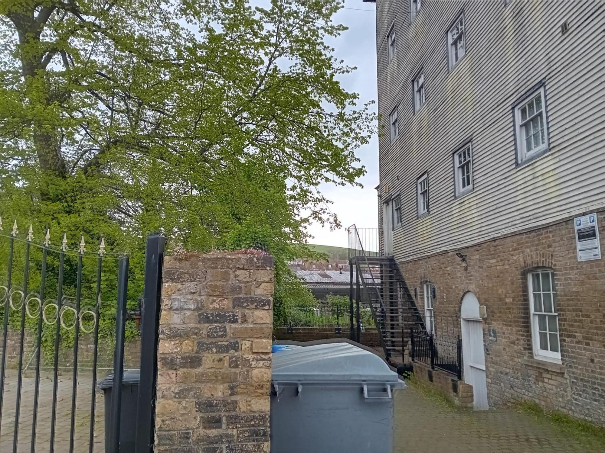 Apartment In Historic Mill, Near Dover Port Extérieur photo